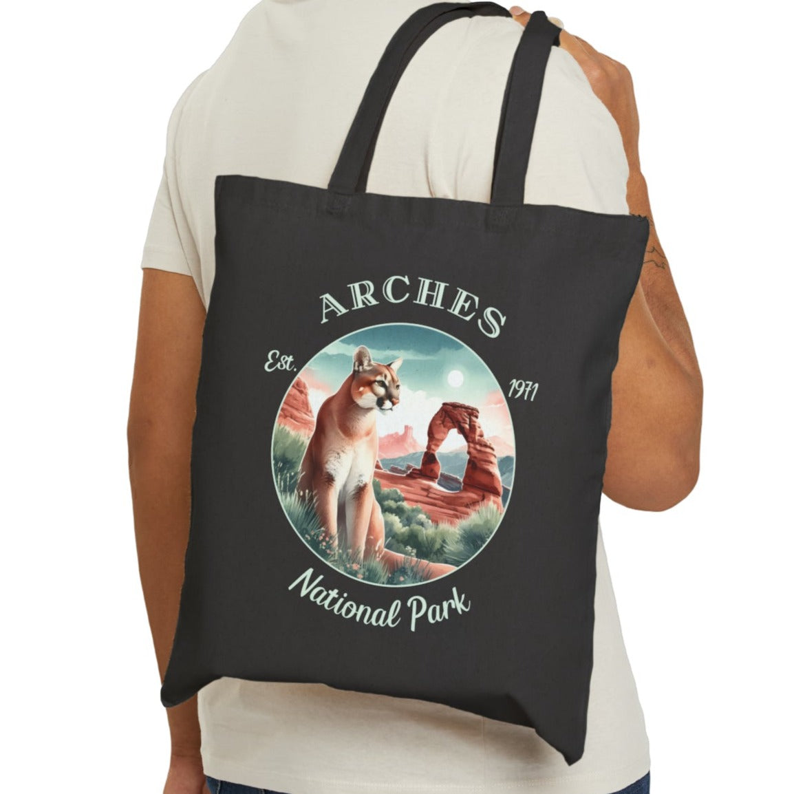 arches national park black Tote cool gift for boyfriend, nice gift for wife and her wild adventure through np in usa, great statement bag for wildlife preservation supporters and enthusiasts