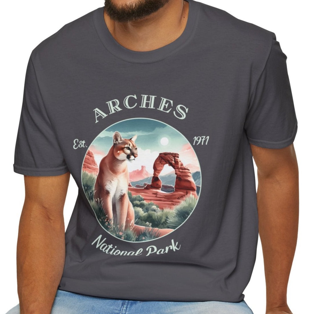 Arches national park usa  t-shirt nice gifts for loved ones, perfect for enthusiast hikers to explore us parks. Live wild, live free, live full life, grey tee