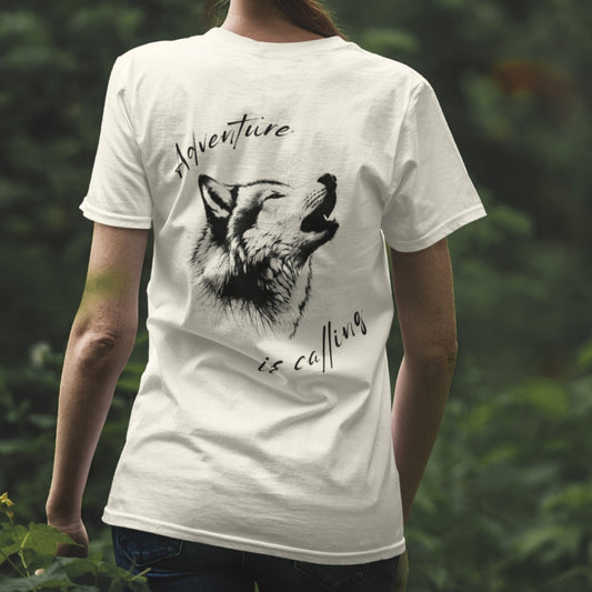 beige wolf tee women, ideal gift for us parks lovers, design inspred by wolfs in wildlife reserves