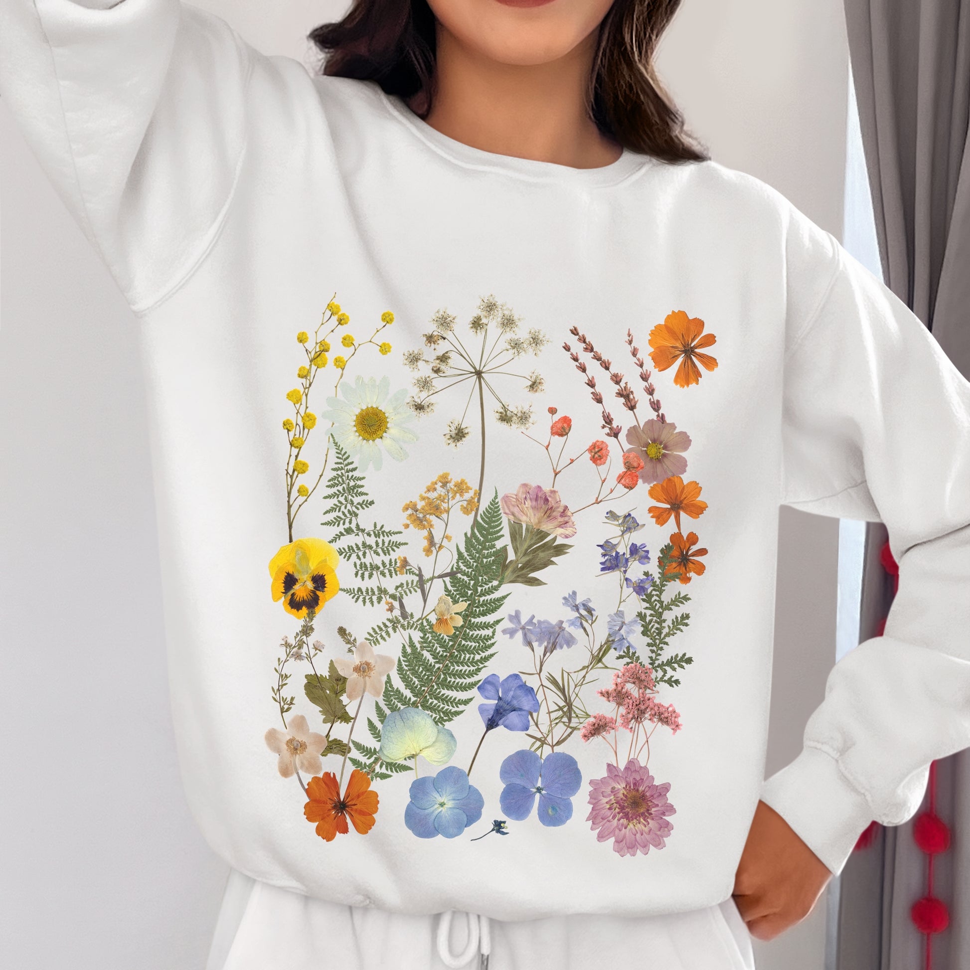 white boho Cottagecore Crewneck, Floral Sweatshirt, Fairycore Oversized Wildflowers Sweatshirt, Cottagecore Clothing, Botanical Sweatshirt